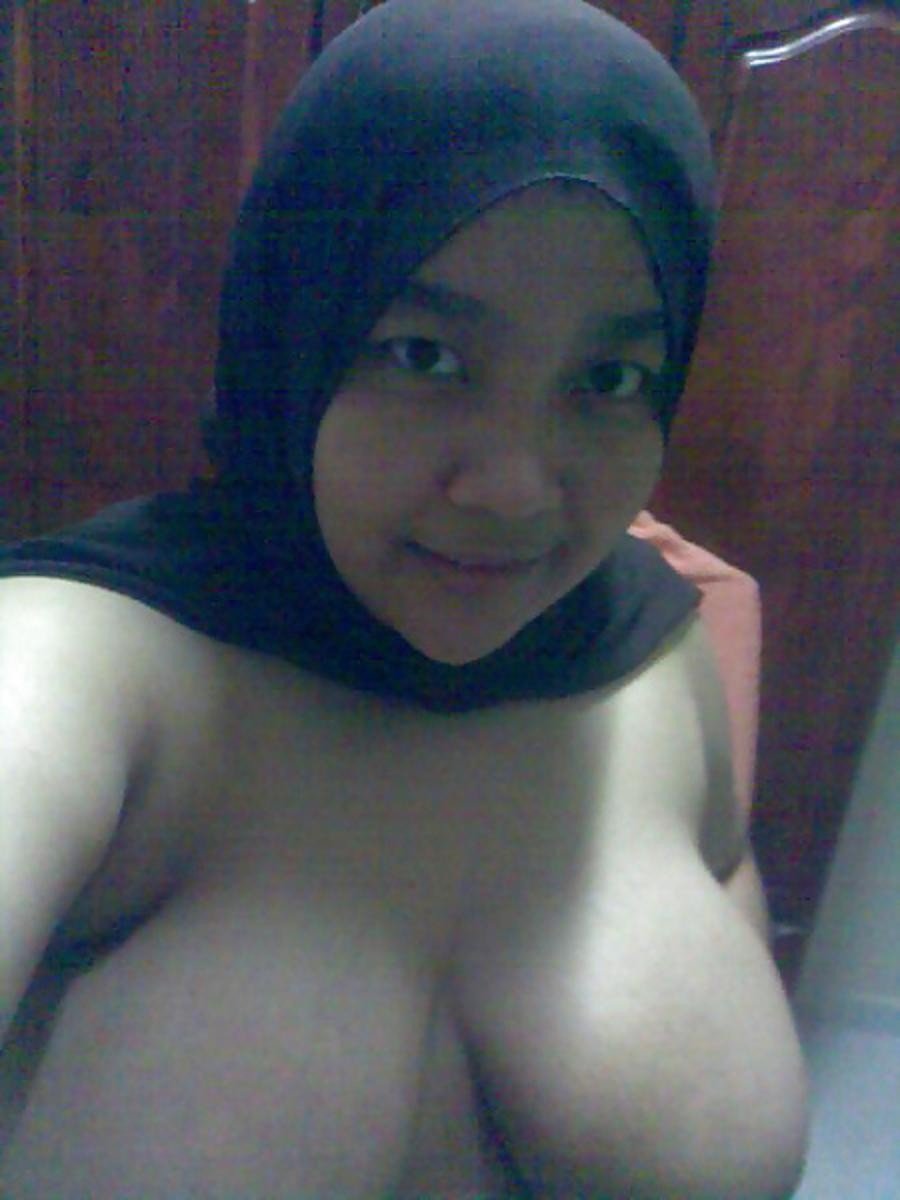 Jilbab telanjang