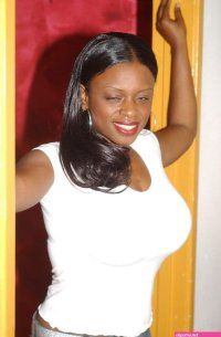 thick ebony mama with a pink cunt