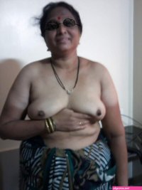 aunty remove blouse sexy