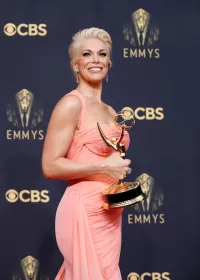 kaley cuoco stuns on the red carpet at the 73rd primetime emmy awards in los angeles