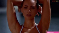 anna louise shows off her sexy body in a green bikini on the beach in miami