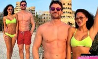 anna louise shows off her sexy body in a green bikini on the beach in miami