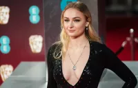 maisie williams sophie turner and natalie dormer sexy
