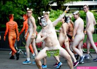 nude run