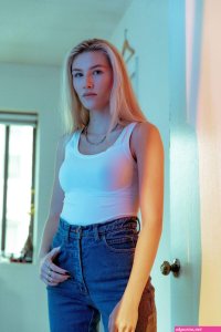 sophia lillis panties scene in it images tumblr