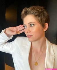 sophia lillis panties scene in it images tumblr