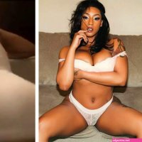 Mizz Twerksum' babe flashes FULL booty in live stream wardrobe mishap