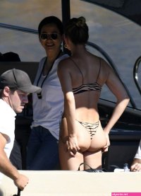 Hailey Baldwin Biebers Sexy Ass In Bikini And Tight Leggings