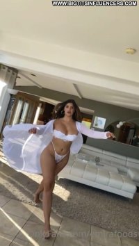 Nude Influencer emira foods Pictures and Videos Archives