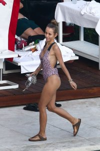 Annemarie Carpendale Sexy