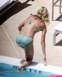 Kelly Ripa fully naked at Largest Celebrities Archive!