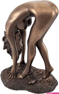 Veronese Bronzed Finish Nude Woman Bent Over Pose Statue Erotic Art : Amazon.co.uk: Home Kitchen