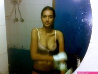 Desi hot girl nude on bed Photos