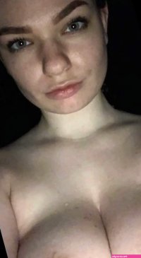 Annabelle no bra nude
