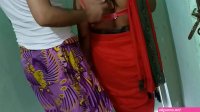 Il fratellastro indiano e la sorella XXX scopano il sari rosso dopo che il marito è andato a lavorare XXX
