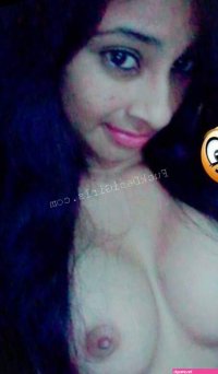 Pretty Indian Teen Girlfriend Nude Snapchat Selfie Pics