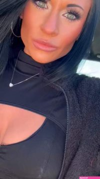 iHeartHollys video Tweet