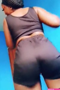 KU girl goes live dancing naked