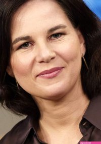 Annalena Baerbock cum tribute