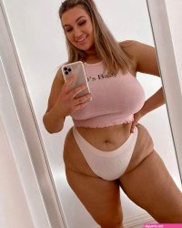 Curvage.org p X: Post in Mikaela Reidy