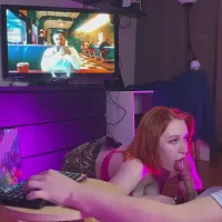 Lucky gamer gets a blowjob while playing his favorite game