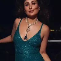 15 hot pics of Crew actress Kareena Kapoor in cleavage baring deep neckline outfits which raised the temperature.