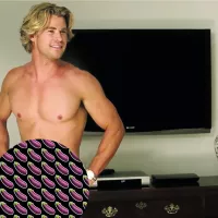 Hollywoods No 1 penis-maker: Chris Hemsworth keeps his next to Thors hammer!