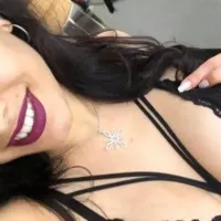 Medita vende sexo virtual y es modelo ertica