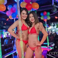 Asian model Paradise A Gogo