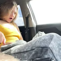 ffentliches squirting im auto. Studentin kommt mit squirting!