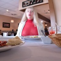 Almuerzo Completo Con Mis Tetas Perforadas Mostrando