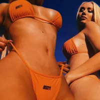 Iggy Azalea and her crazy curves