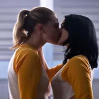Lili Reinhart Camila Mendes Lesbo Kiss