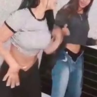 Tamara tami con su amiga