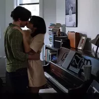 Kate Micucci Malin Akerman naakt hete trio seksscènes
