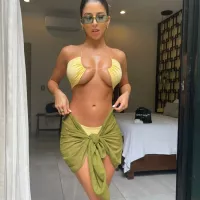 Love Islands Shannon Singh poses completely naked and hits back at trolls who tell her to get dressed