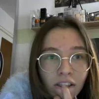 Al mijn poesjesvideos! 18 -jarige Duitse tiener Emmi. Magere tiener met kleine tieten en grote schaamlippen