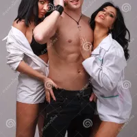 Twee meisjes en een jongen stock afbeelding. Image of manier