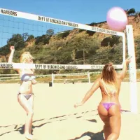 Beachvolleybalmeisjes worden wild en sexy om poesje te likken als het gaat om hun plezier voor een orgasme