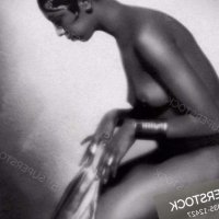 Paris France: c. 1928. Side profile of a kneeling nude Josephine Baker.
