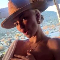 Others – Lindsey pelas image 8