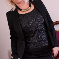 British Mature amateur housewife strips naked and shows off her body and shaved pussy