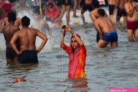indian aunty river bathing
