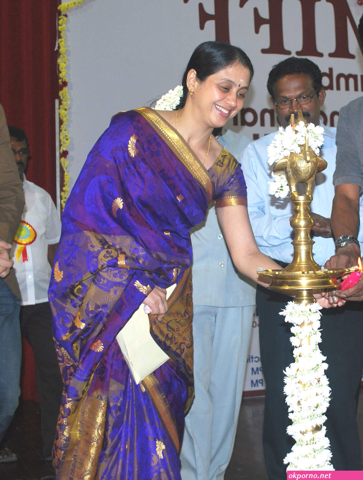 Malarkodi.big.pundai.image.