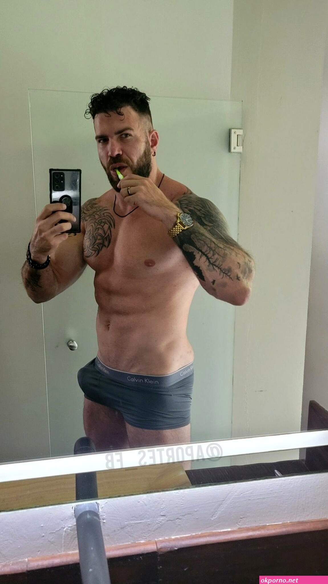 Dra polo desnuda