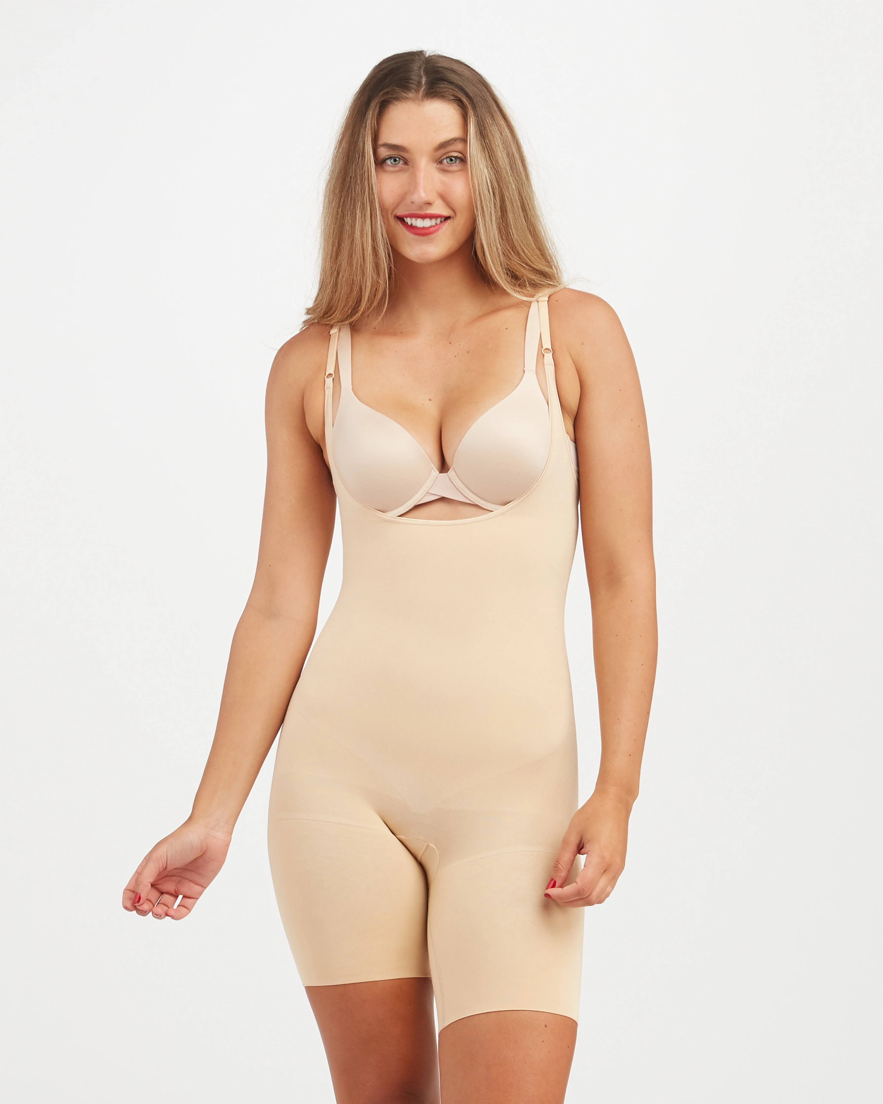 Plus size nude open her thighs