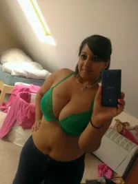 bengjli aunty bra panty cleavage photos