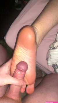 Cuming on drunk boyfriends soles