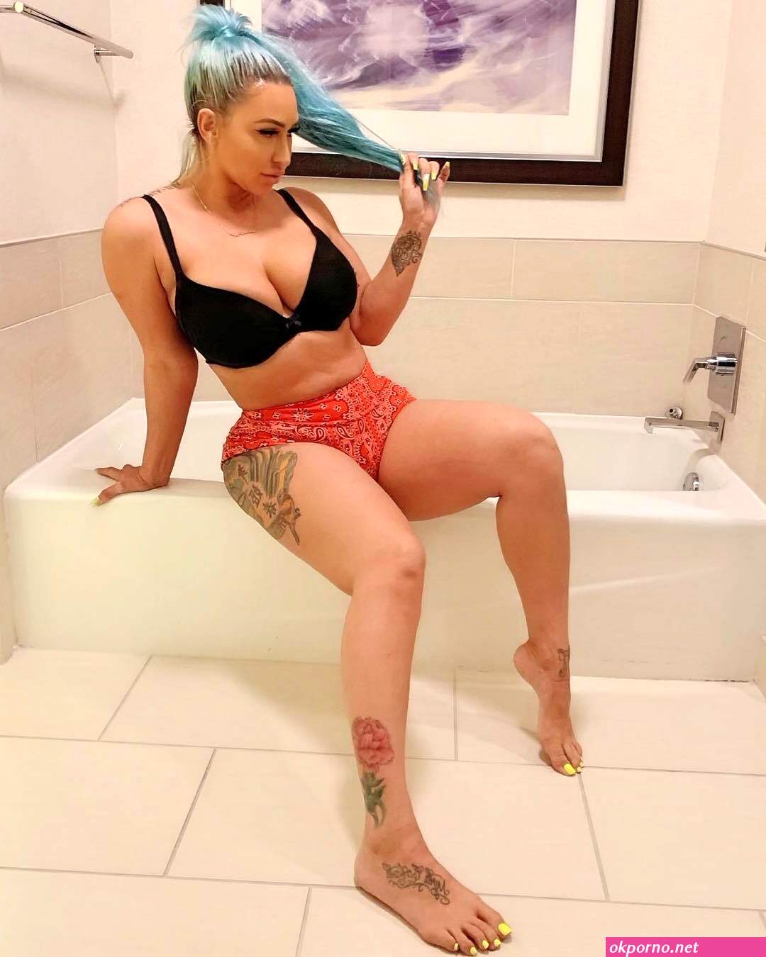 Nina kayy feet