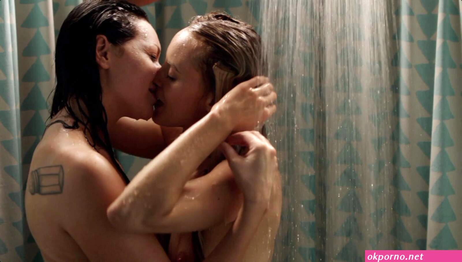 Laura prepon nude